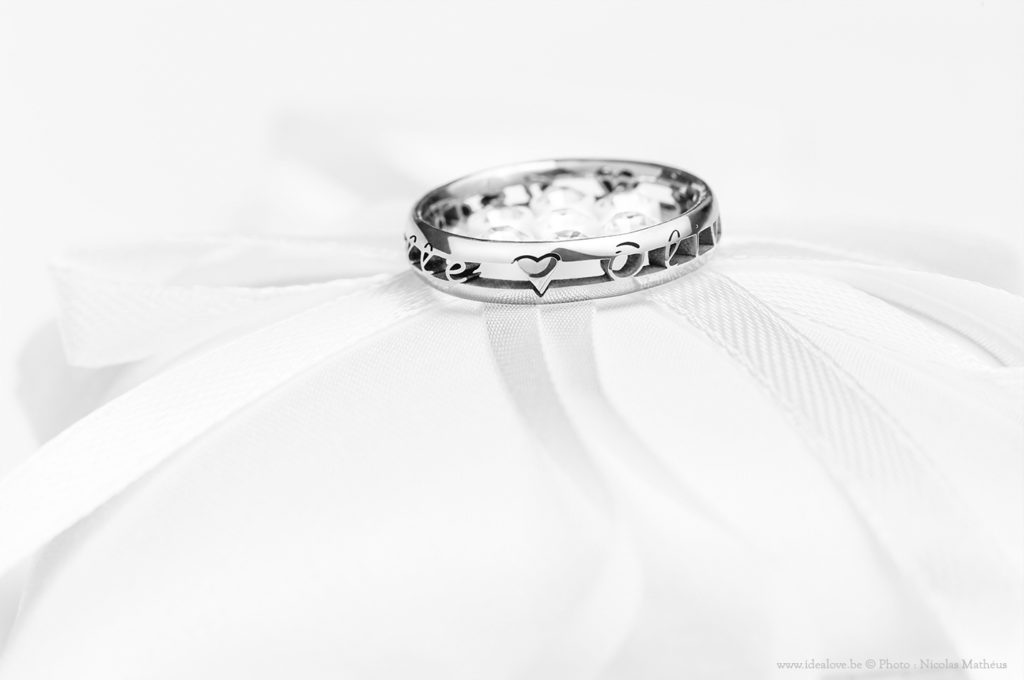 Alliance Alliances design originales personnalisées mariage fiançailles bijoux bague bagues sur-mesure Or Titane Argent diamants IDEALOVE